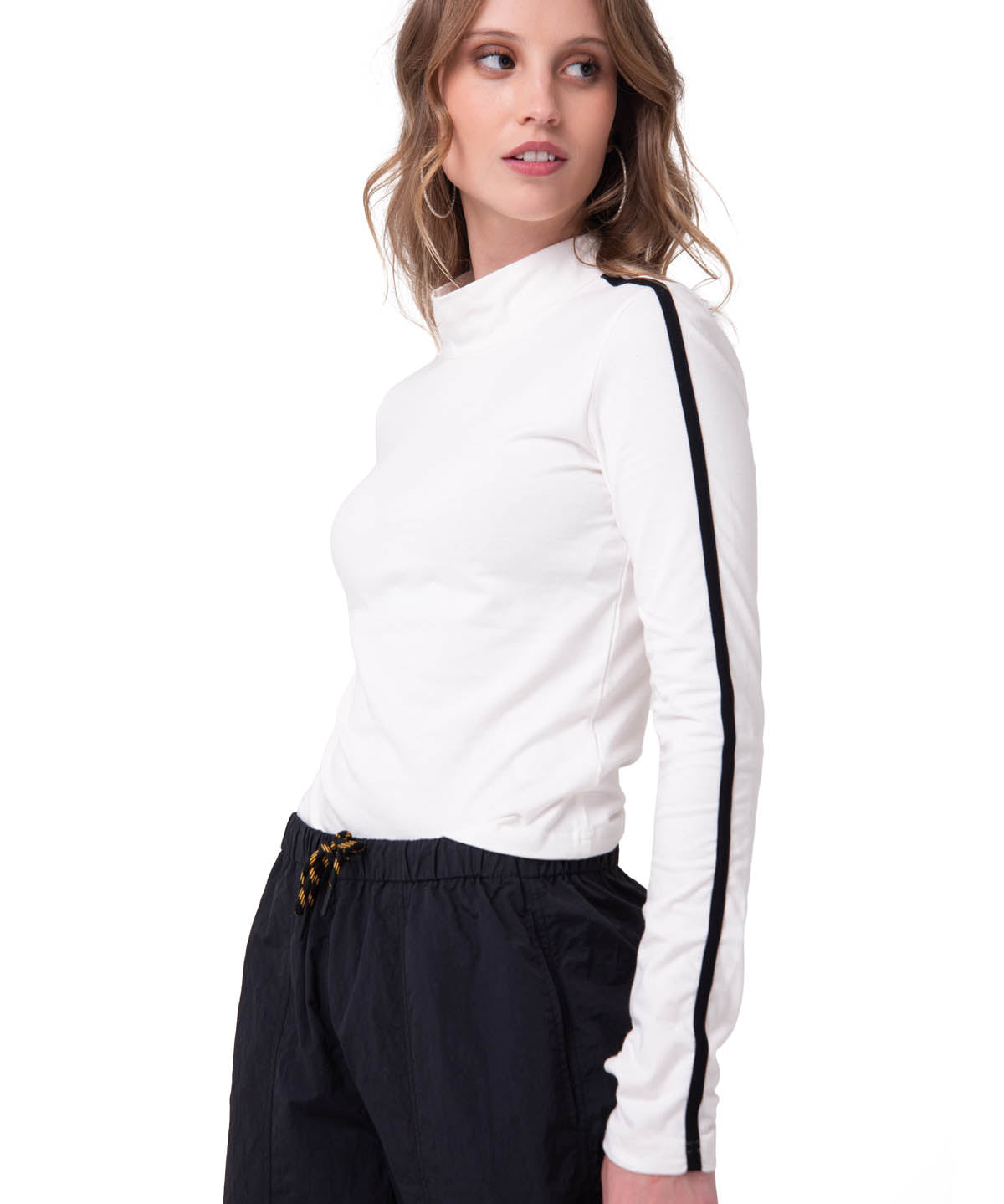 Camiseta Sporty Mock Neck Manga Larga Mujer Color Blanco-1