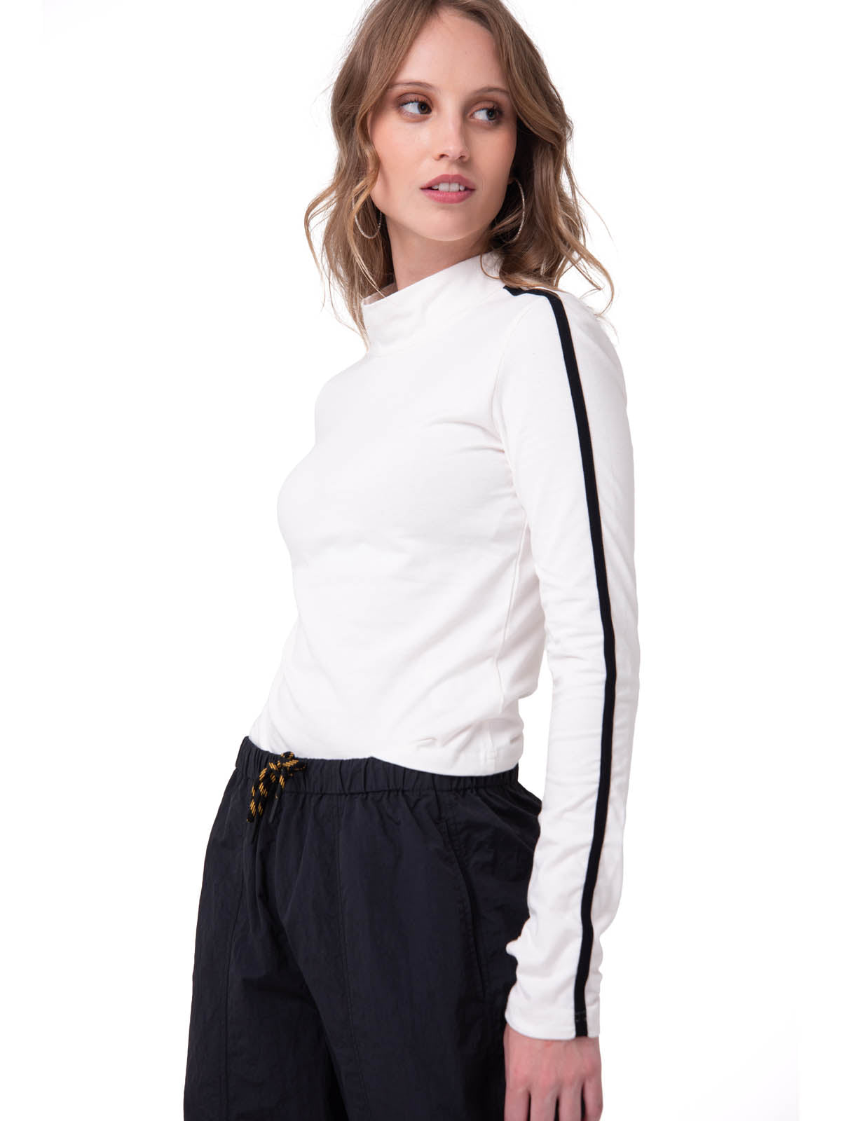 Camiseta Sporty Mock Neck Manga Larga Mujer Color Blanco-1